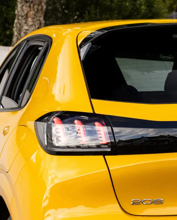 Peugeot 208 PureTech 75 Allure Pack 9