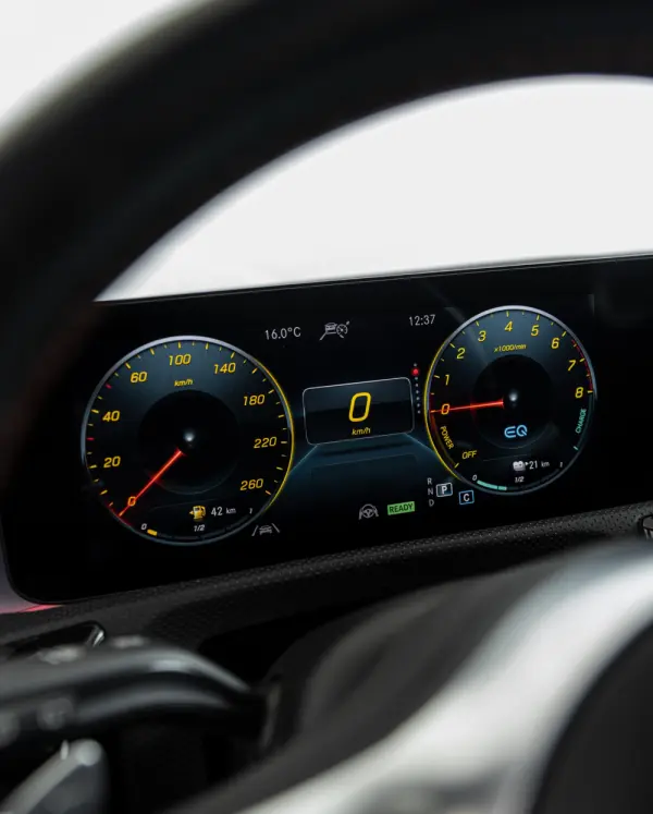 Mercedes-Benz CLA 250 e Shooting Brake AMG Line 12