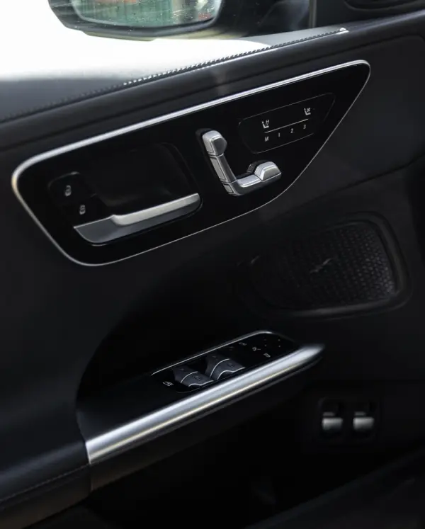 Mercedes-Benz C 300 e Avantgarde 26