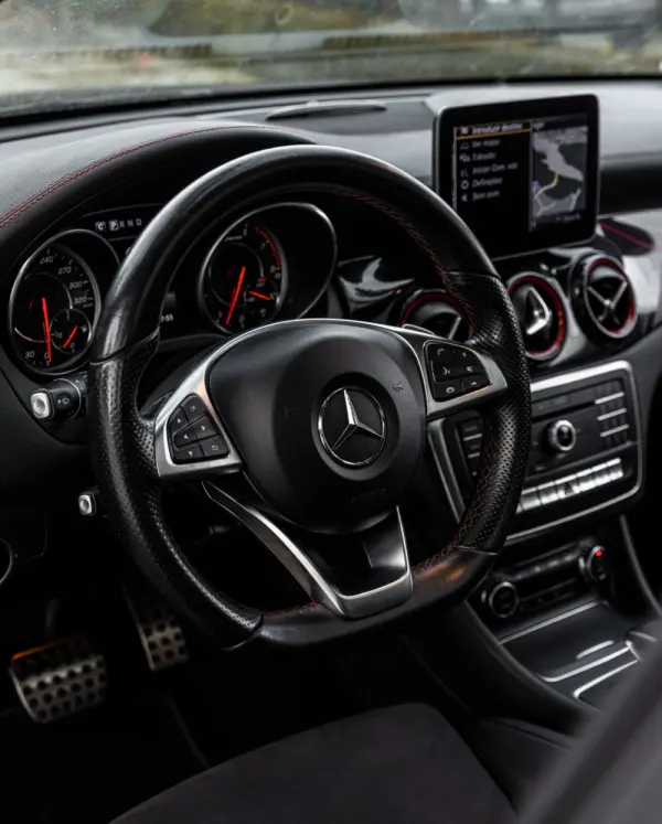 Mercedes-Benz CLA 45 AMG 4-Matic (2016-2018) 11
