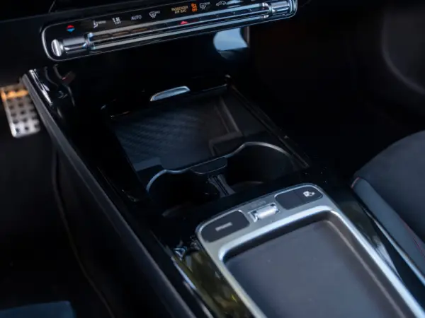 Mercedes-Benz CLA 250 e Shooting Brake AMG Line 18