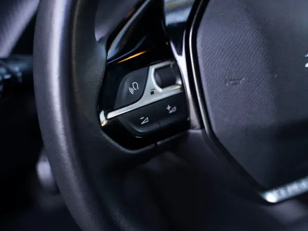 Peugeot e-2008 50 kWh GT Pack 27