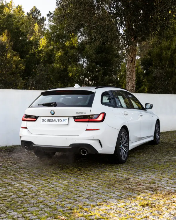 BMW 330 e Pack M Auto 2