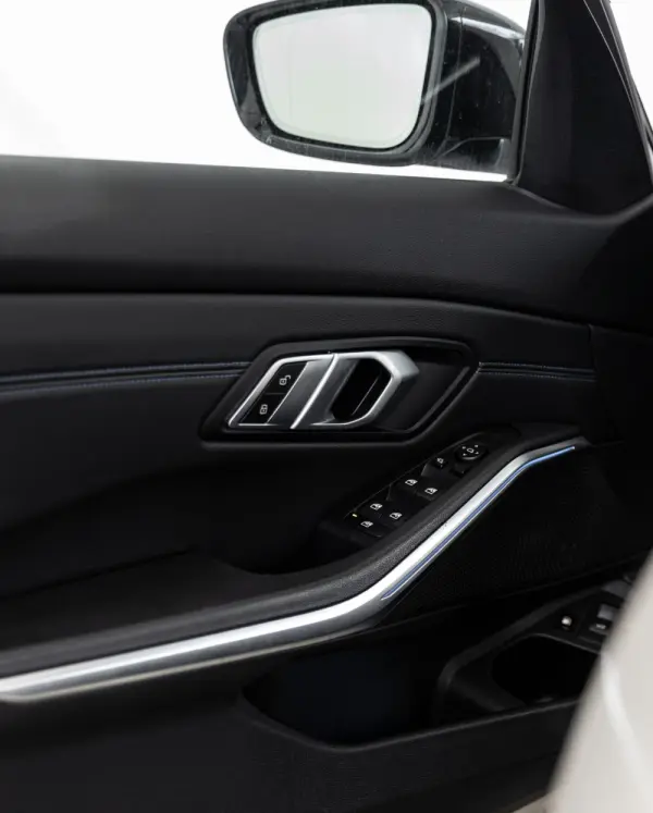 BMW 330 e Pack M Auto 5