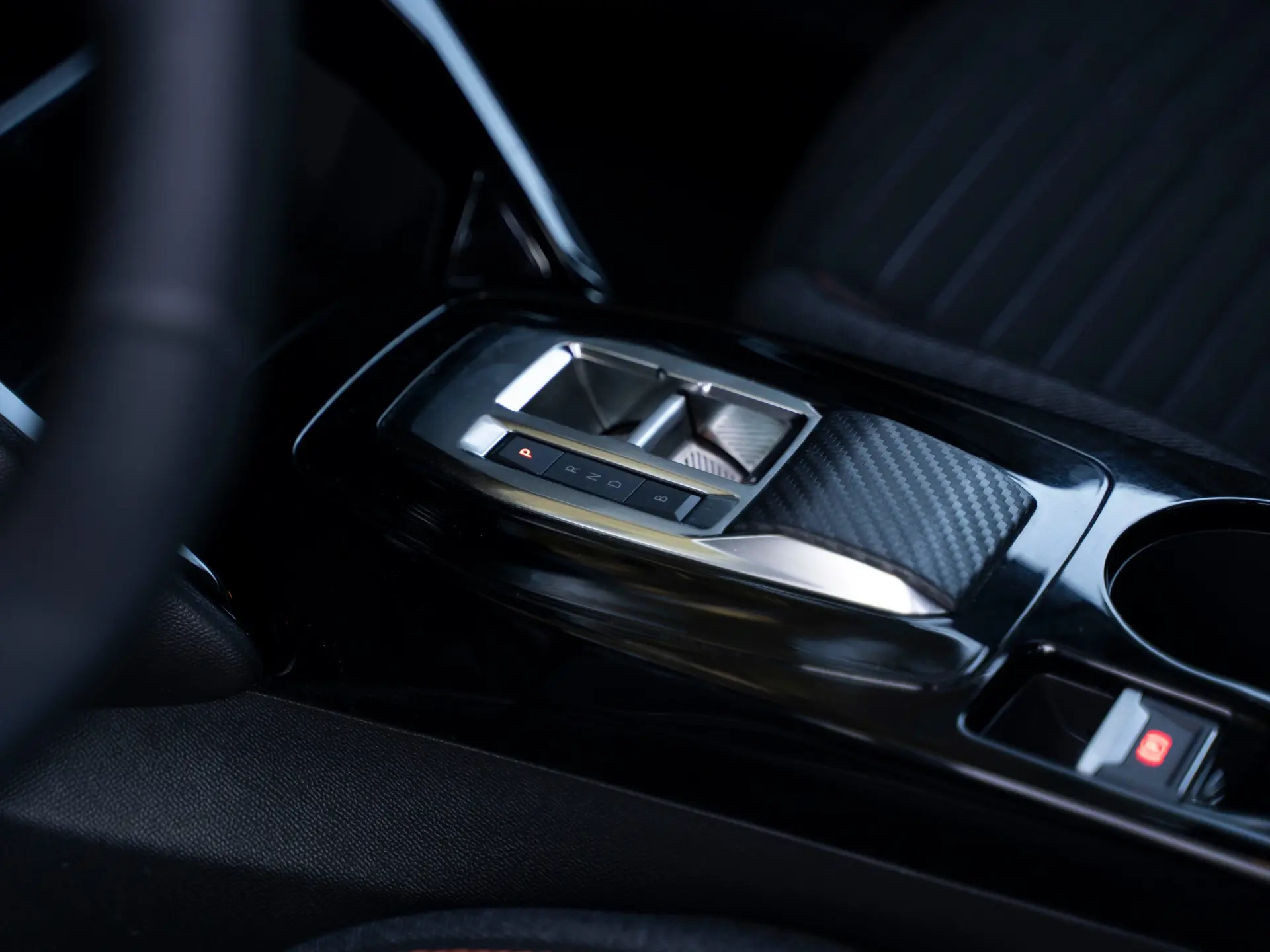 Peugeot e-2008 50 kWh GT Pack 17