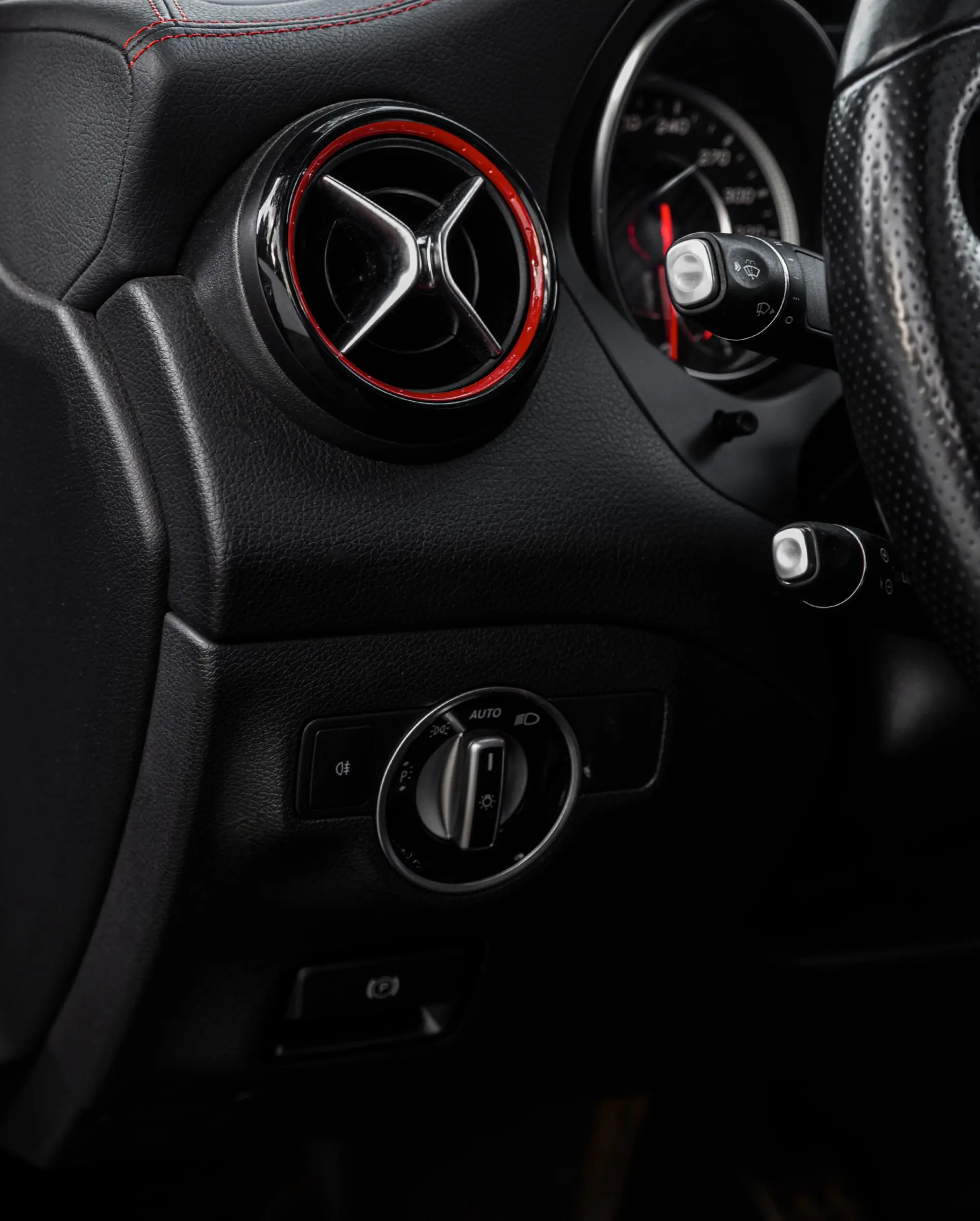 Mercedes-Benz CLA 45 AMG 4-Matic (2016-2018) 12