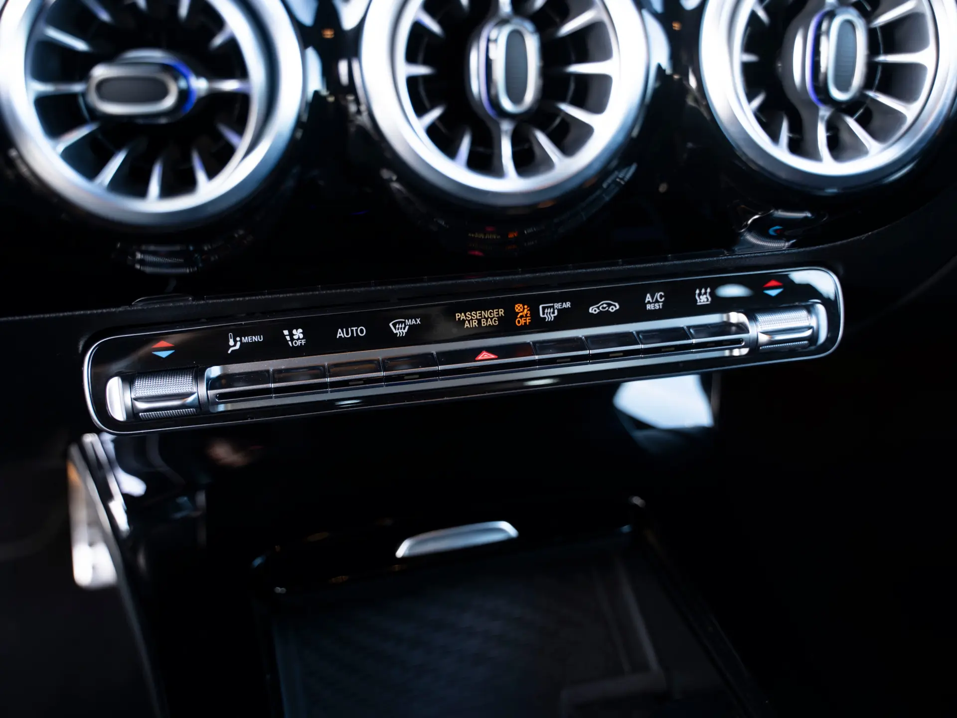Mercedes-Benz CLA 250 e Shooting Brake AMG Line 19