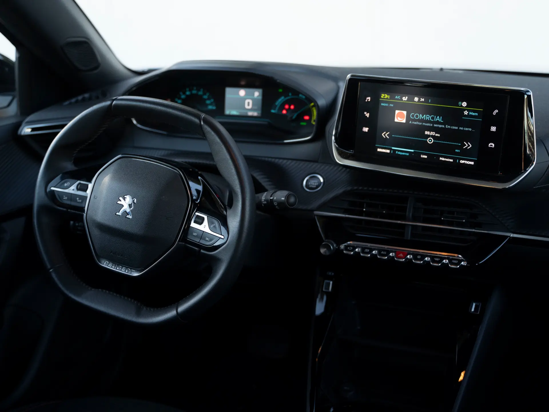 Peugeot e-2008 50 kWh GT Pack 29
