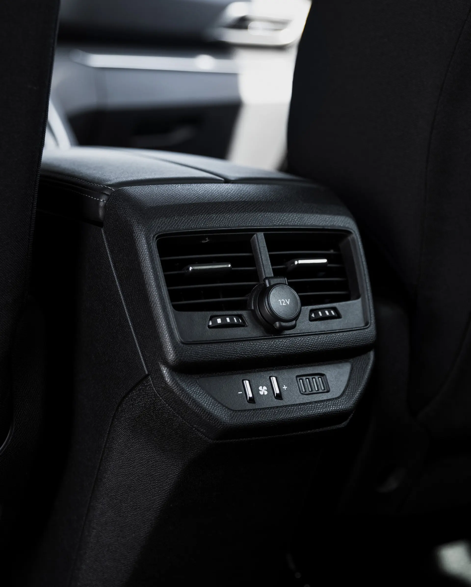 Peugeot 2008 1.2 PureTech Allure EAT8 23