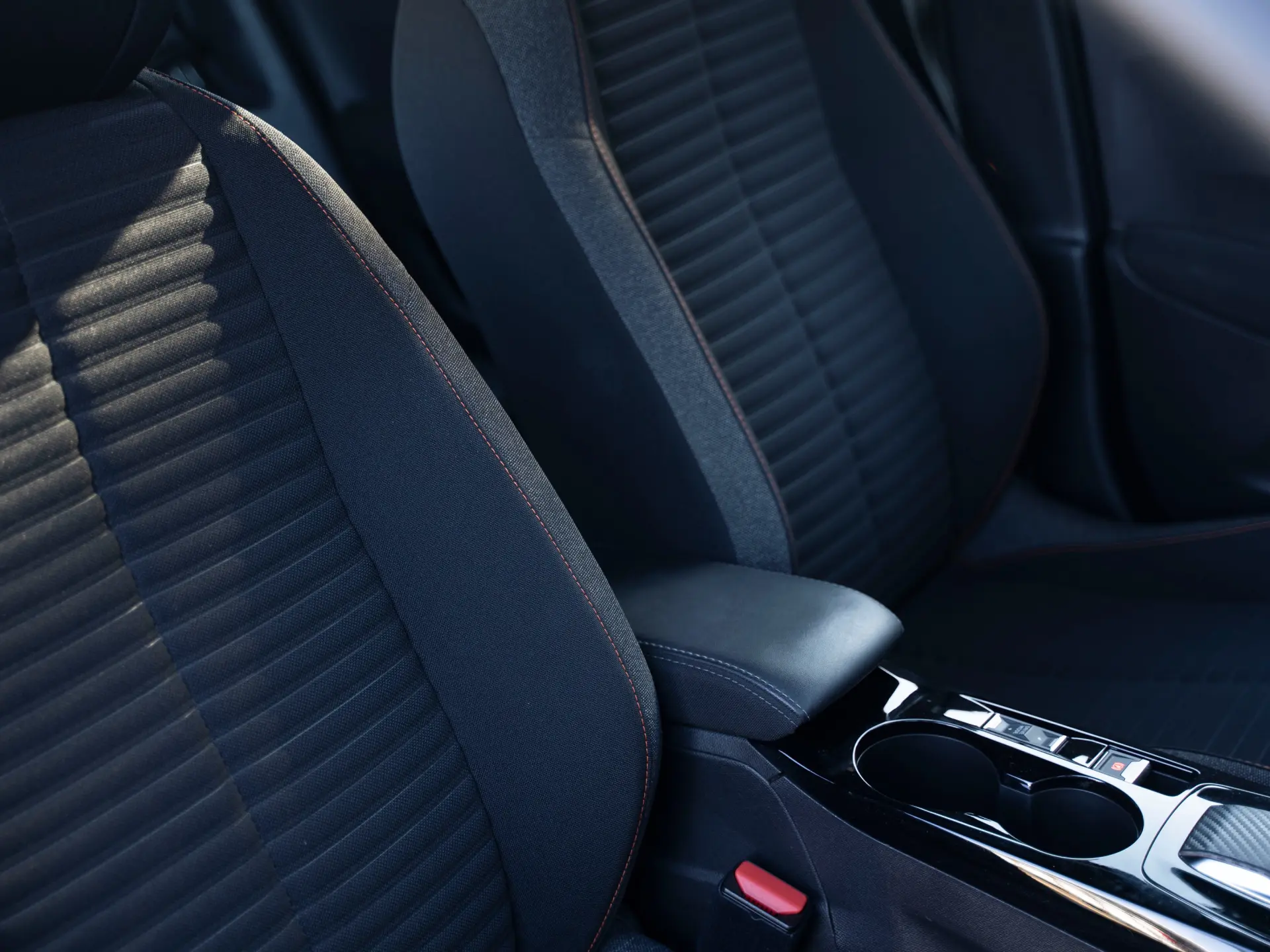 Peugeot e-2008 50 kWh GT Pack 8