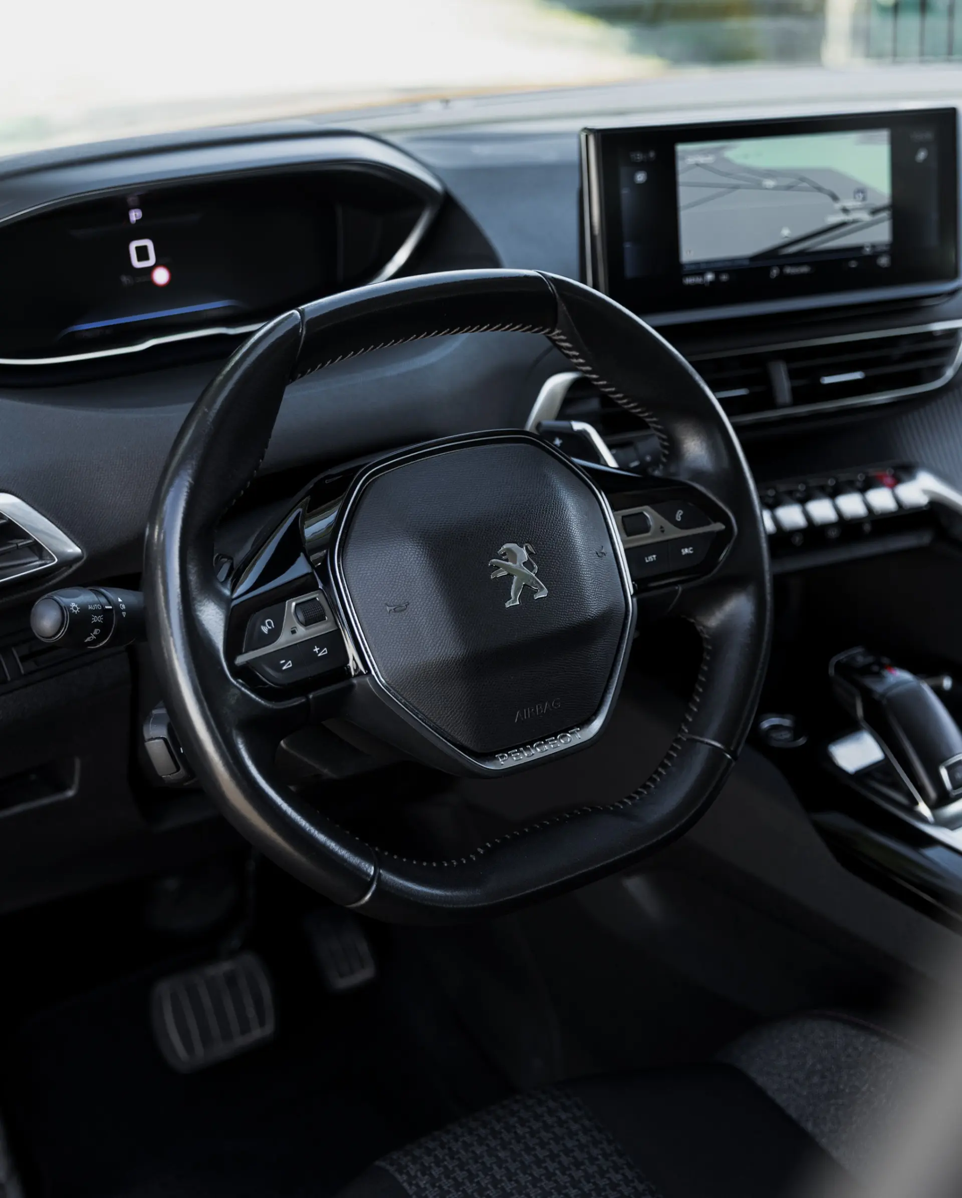 Peugeot 2008 1.2 PureTech Allure EAT8 17