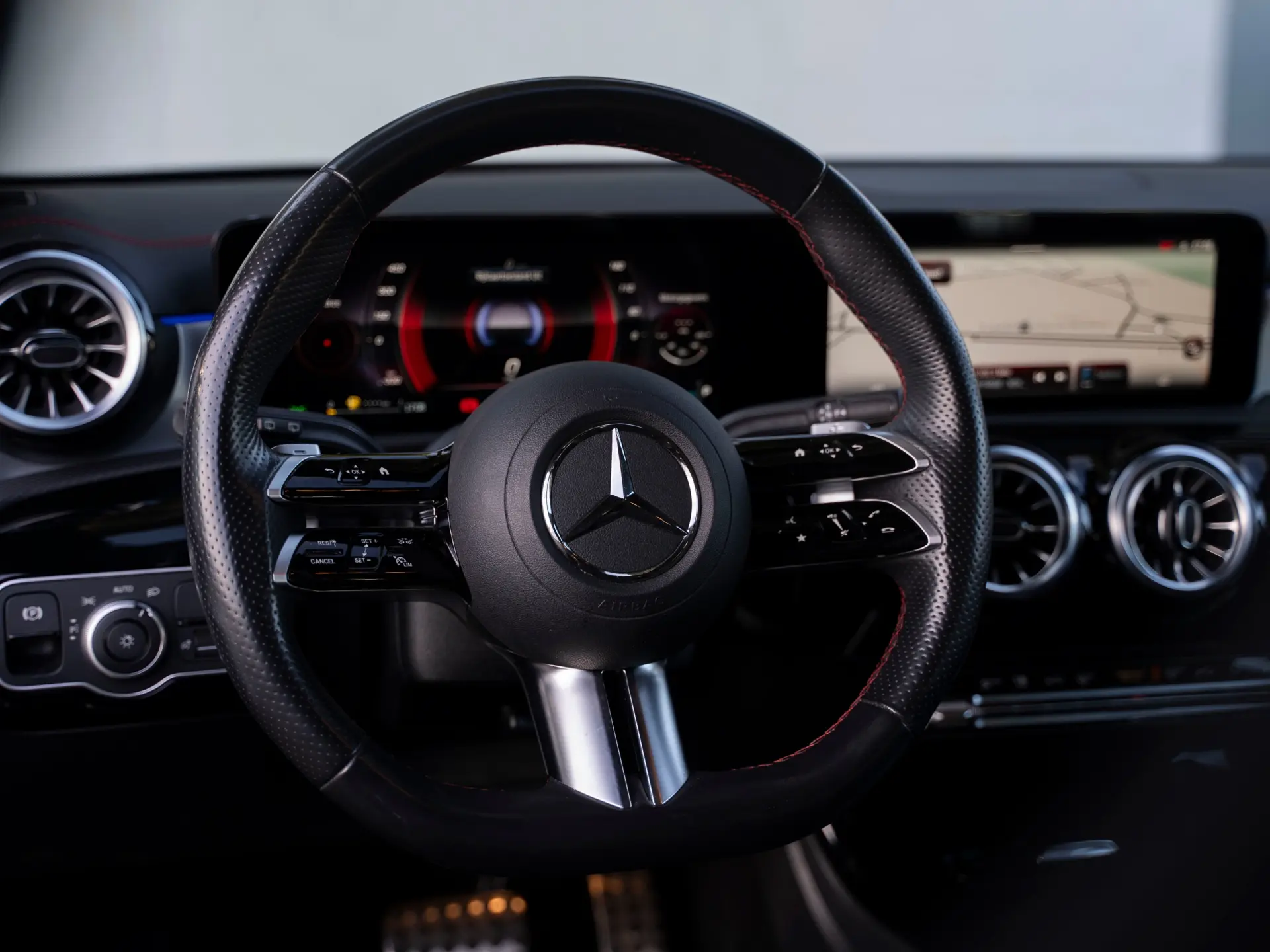 Mercedes-Benz CLA 250 e Shooting Brake AMG Line 24