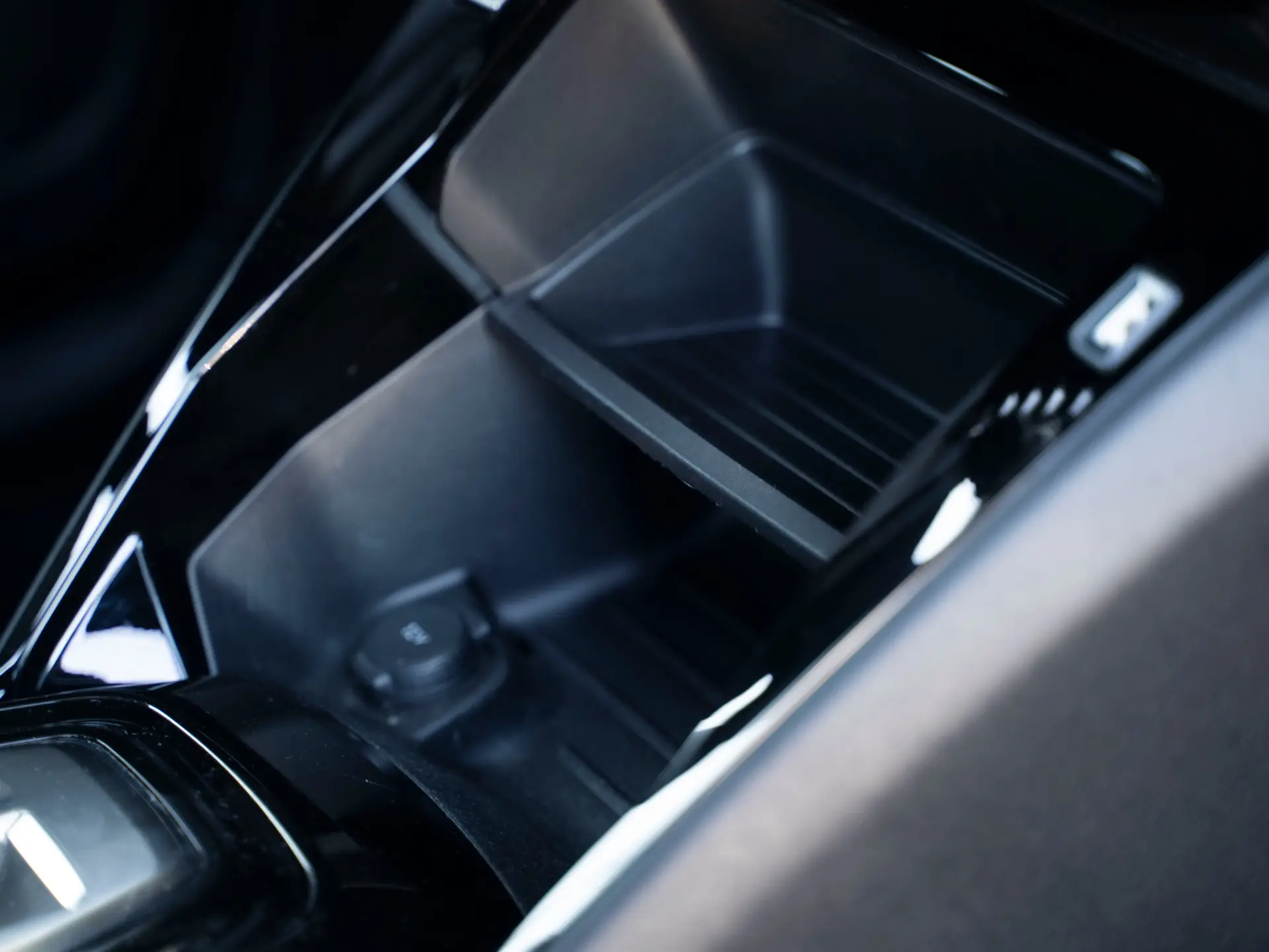 Peugeot e-2008 50 kWh GT Pack 10