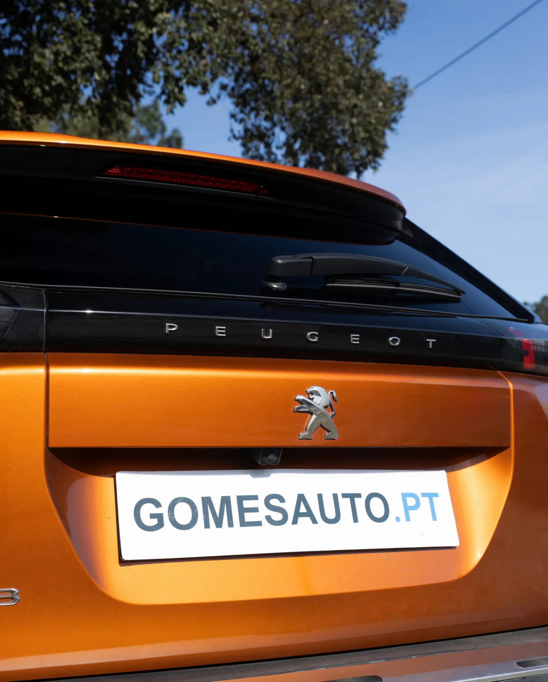 Peugeot 2008 1.2 PureTech Allure EAT8 4