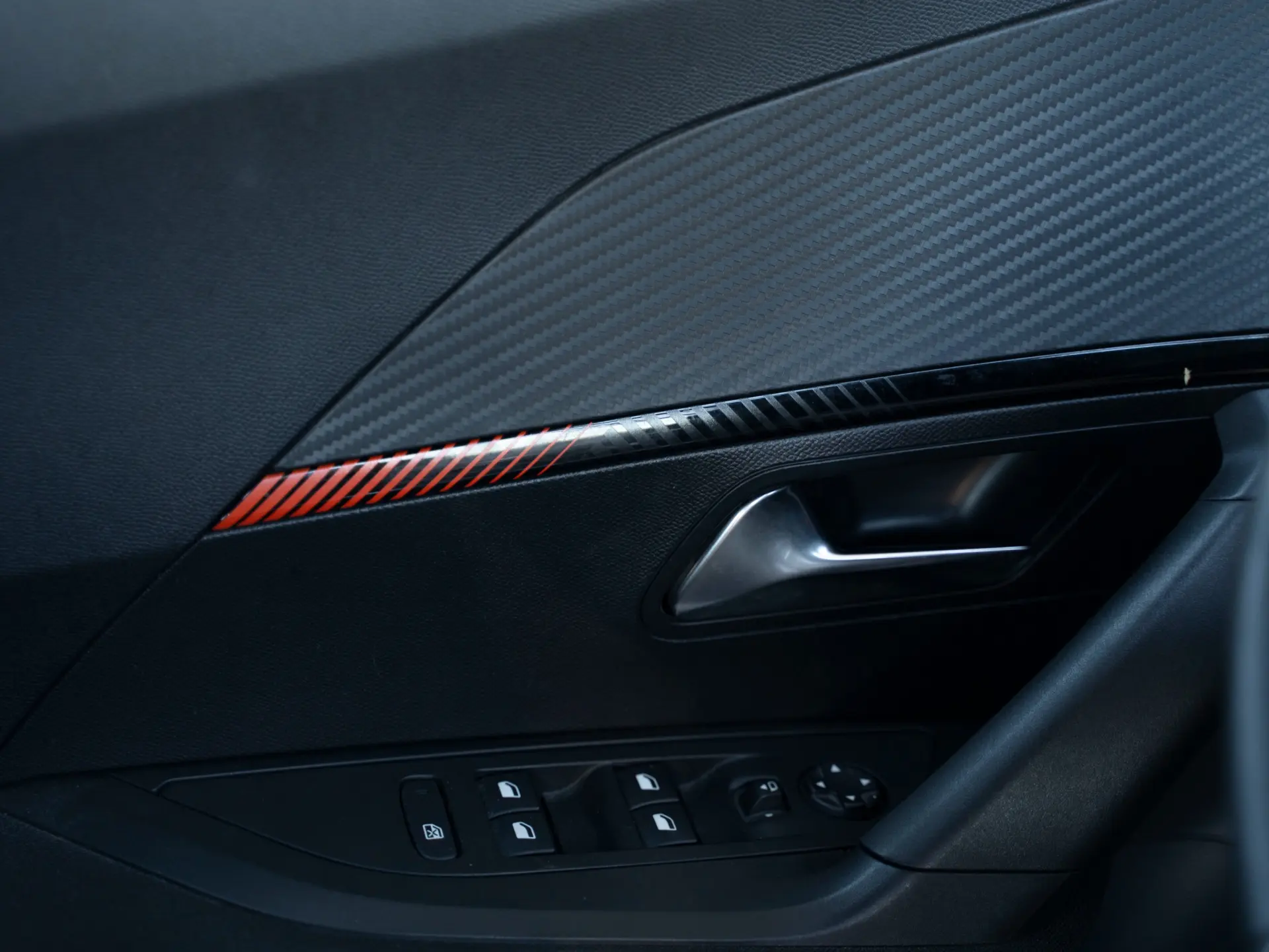 Peugeot e-2008 50 kWh GT Pack 12