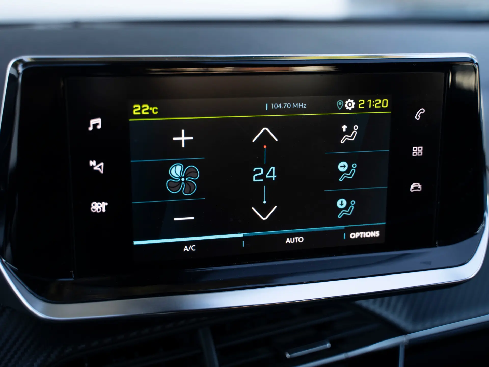 Peugeot e-2008 50 kWh GT Pack 22