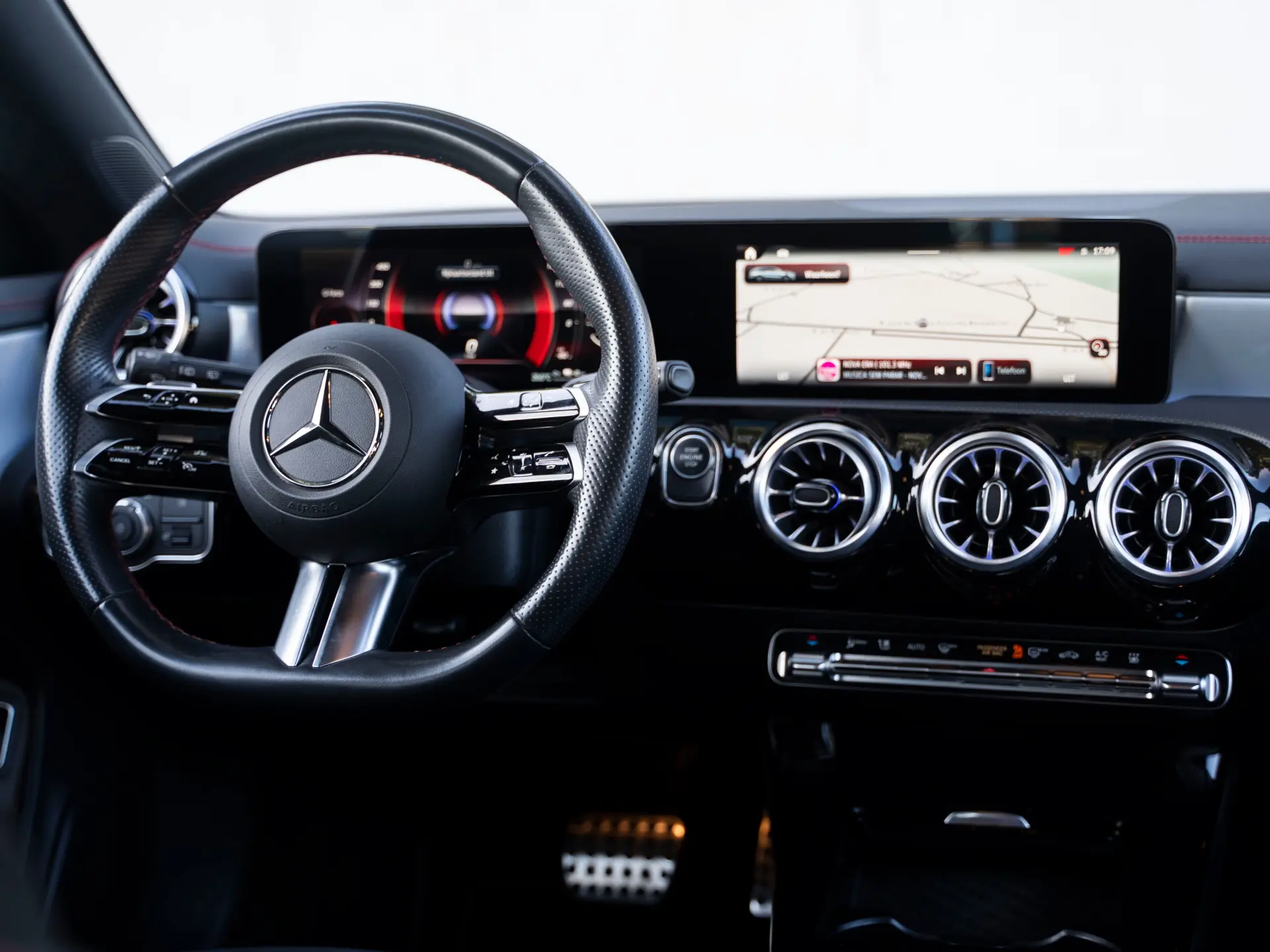 Mercedes-Benz CLA 250 e Shooting Brake AMG Line 30