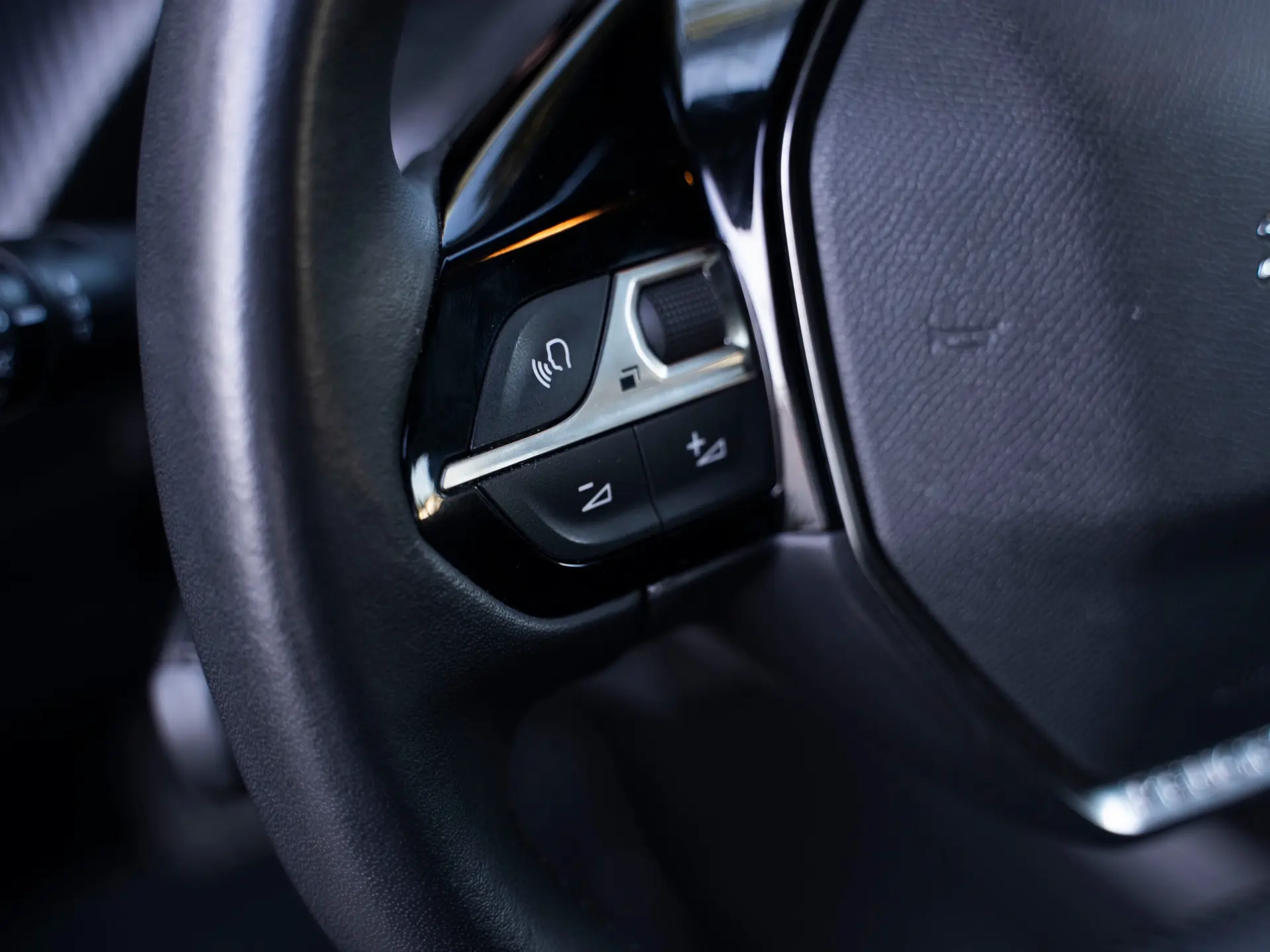 Peugeot e-2008 50 kWh GT Pack 27
