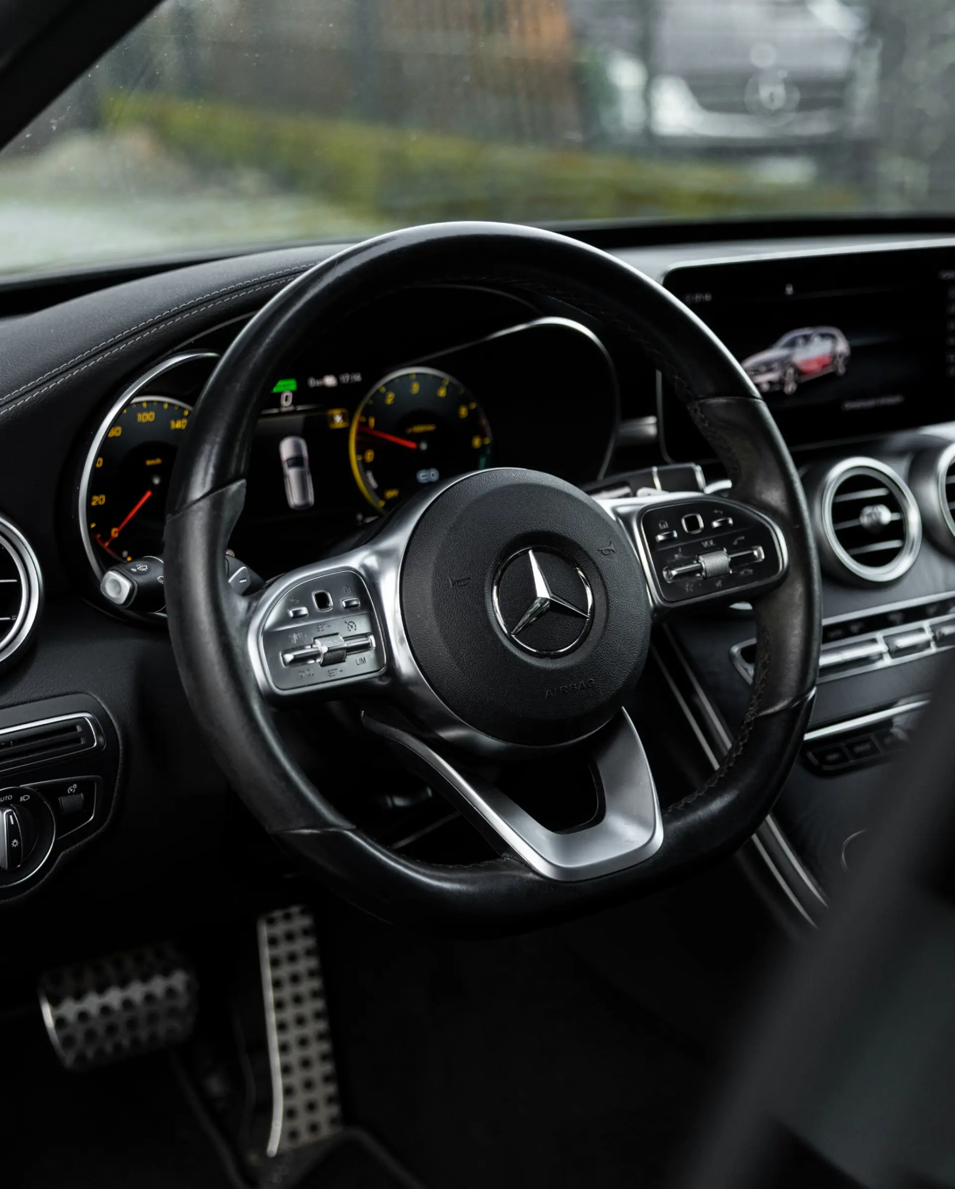 Mercedes-Benz C 300 e AMG Line 9