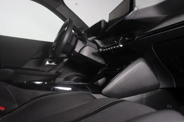 Peugeot e-2008 54 kWh GT 16