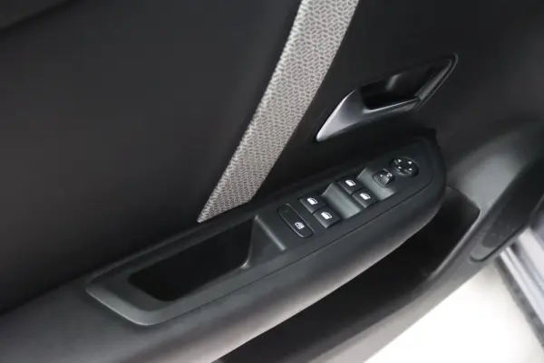 Citroen e-C4 X 50 kWh Shine 8