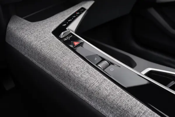 Peugeot E-3008 73 kWh Allure 13