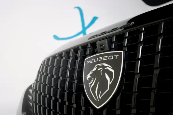 Peugeot e-2008 54 kWh GT 6