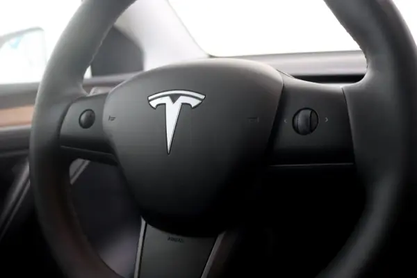 Tesla Model Y Long Range Dual Motor AWD 21