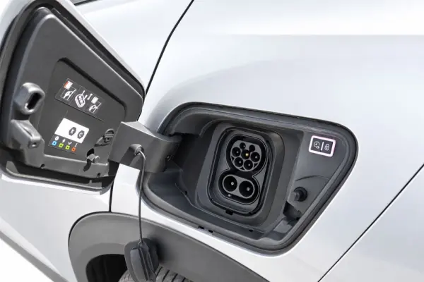 Peugeot e-2008 50 kWh GT 10