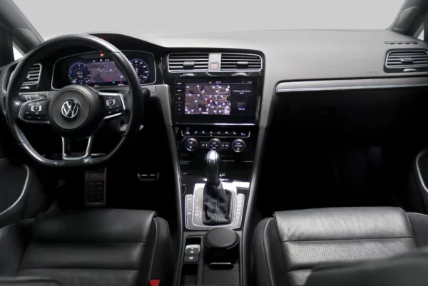 Volkswagen Golf GTE Plug-In Hybrid 5