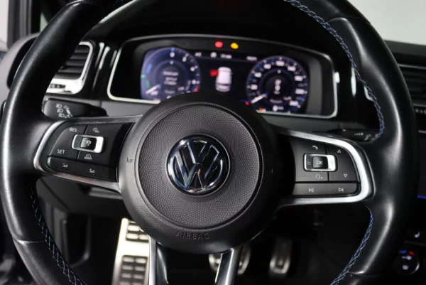 Volkswagen Golf GTE Plug-In Hybrid 10