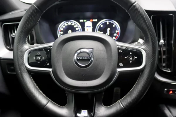 Volvo XC 60 2.0 D4 R-Design Geartronic 10