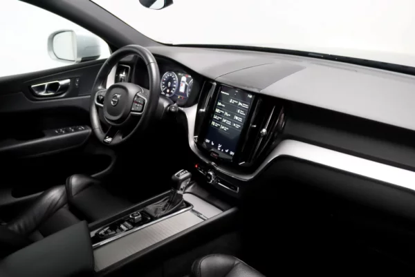 Volvo XC 60 2.0 D4 R-Design Geartronic 12