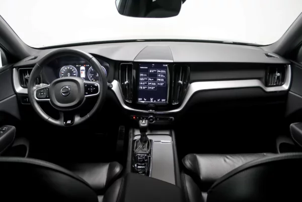 Volvo XC 60 2.0 D4 R-Design Geartronic 18