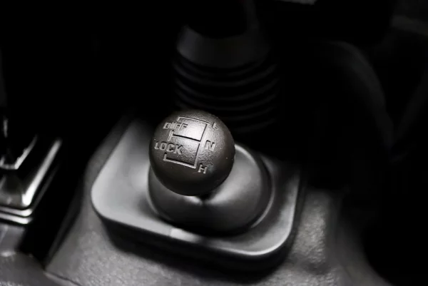 Land Rover Defender 90 METAL TOP 22