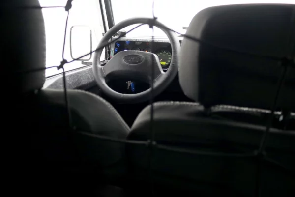 Land Rover Defender 90 METAL TOP 23