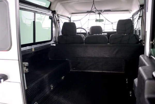 Land Rover Defender 90 METAL TOP 24
