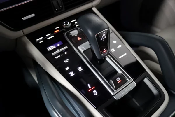 Porsche Cayenne Coupé E-Hybrid Platinum Edition 28