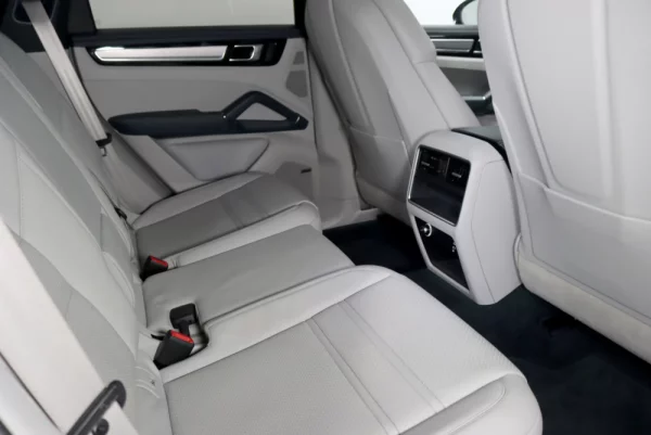 Porsche Cayenne Coupé E-Hybrid Platinum Edition 46