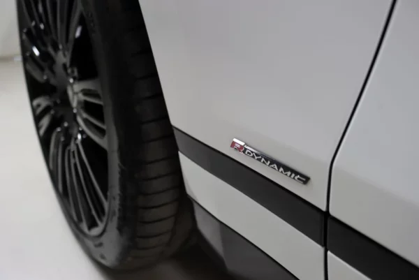 Land Rover Range Rover Velar 3.0d R-Dynamic 13