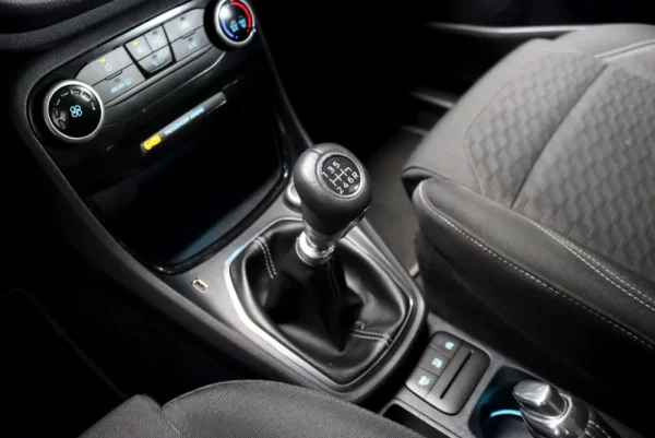 Ford Puma 1.0 EcoBoost Hybrid TITANIUM 32