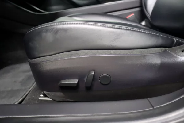 Tesla Model 3 Long-Range Dual Motor AWD 14