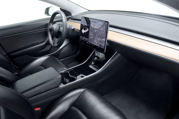 Tesla Model 3 Long-Range Dual Motor AWD 18