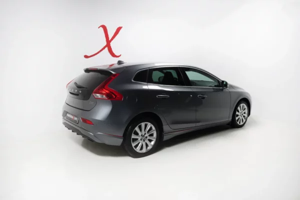 Volvo V40 1.6 D2 R-Design 6