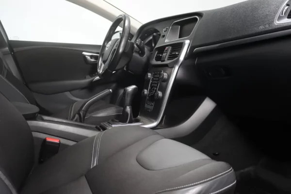 Volvo V40 1.6 D2 R-Design 10