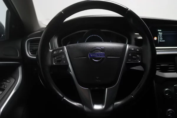 Volvo V40 1.6 D2 R-Design 18