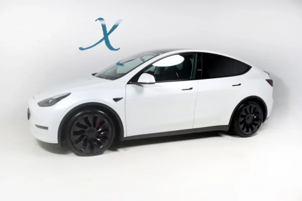 Tesla Model Y Performance Dual Motor AWD 3