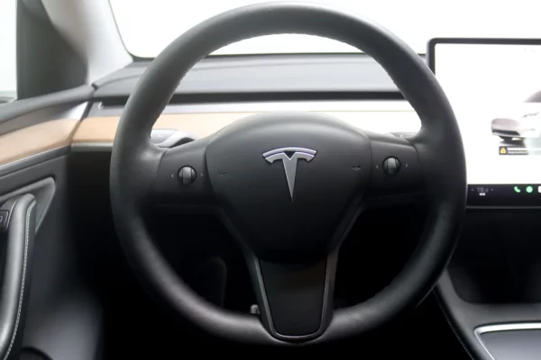 Tesla Model Y Performance Dual Motor AWD 13