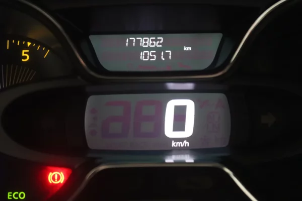 Renault Captur 1.5 dCi Red Edition 15