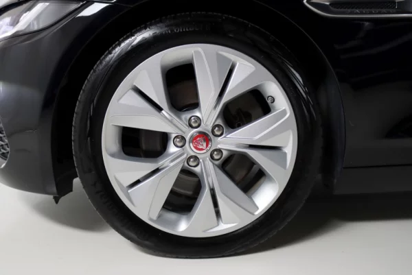 Jaguar XE D180 Aut. R-Dynamic S 10